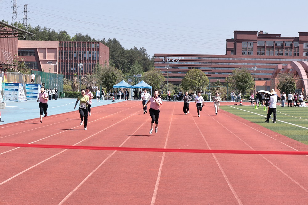 第四届春季学生、教职工田径运动会暨教职工乒乓球、羽毛球比赛第二天精彩图集